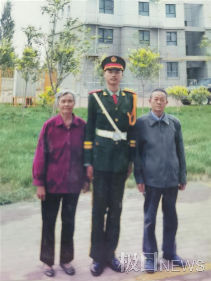 太阳集团学子走进大西北,千里寻访英模